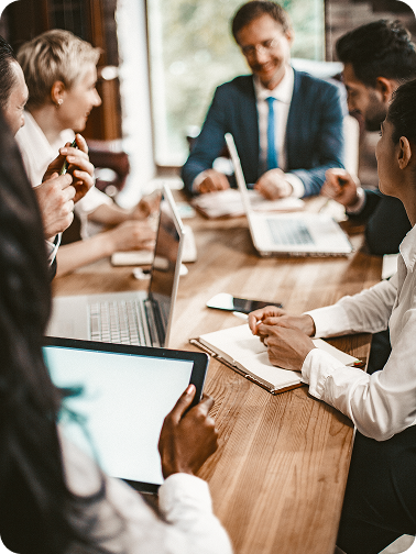 Grupo de reunião de negócios em escritório