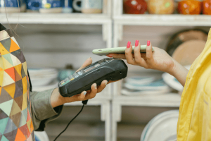 Como aceitar pagamentos com cartão no seu negócio?